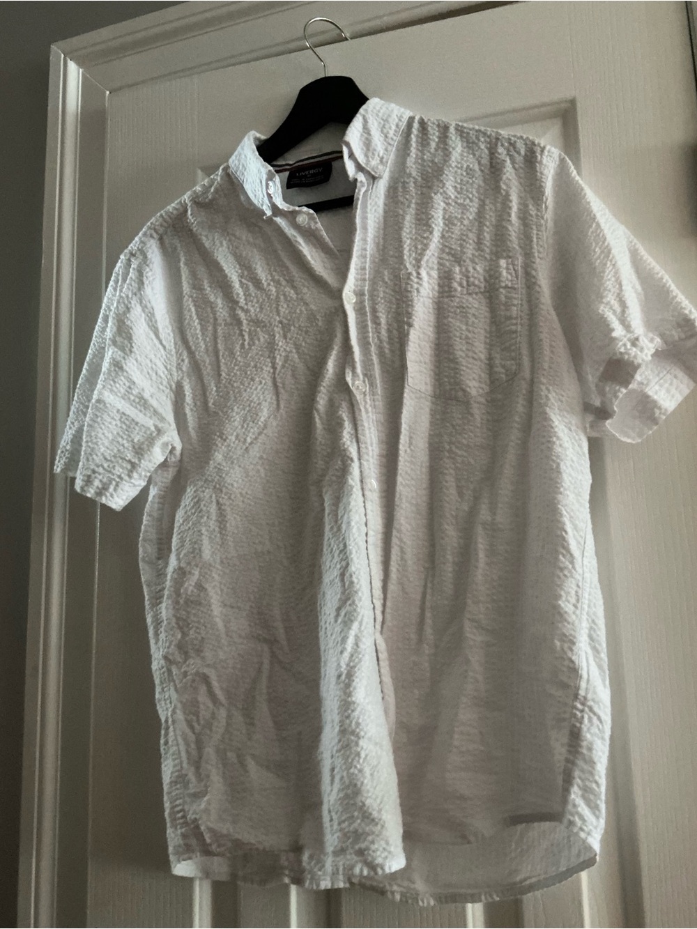Men's White Short-Sleeve Seersucker Button-Down Shirt